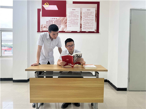 成绵公司团委举办“用一年、精一门、取一证”读书活动