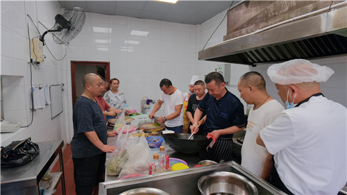 成绵公司开展2022年食堂厨师培训