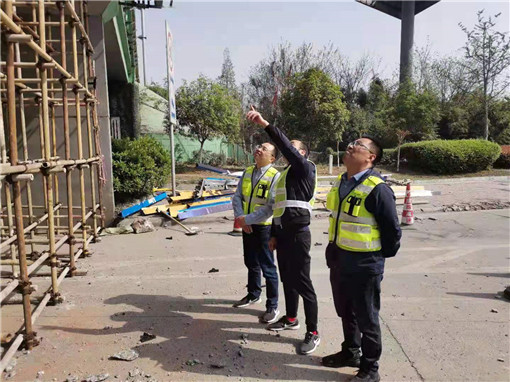 党委书记杨绍忠视察成绵高速公路跨金沙江西路桥梁应急抢险工作